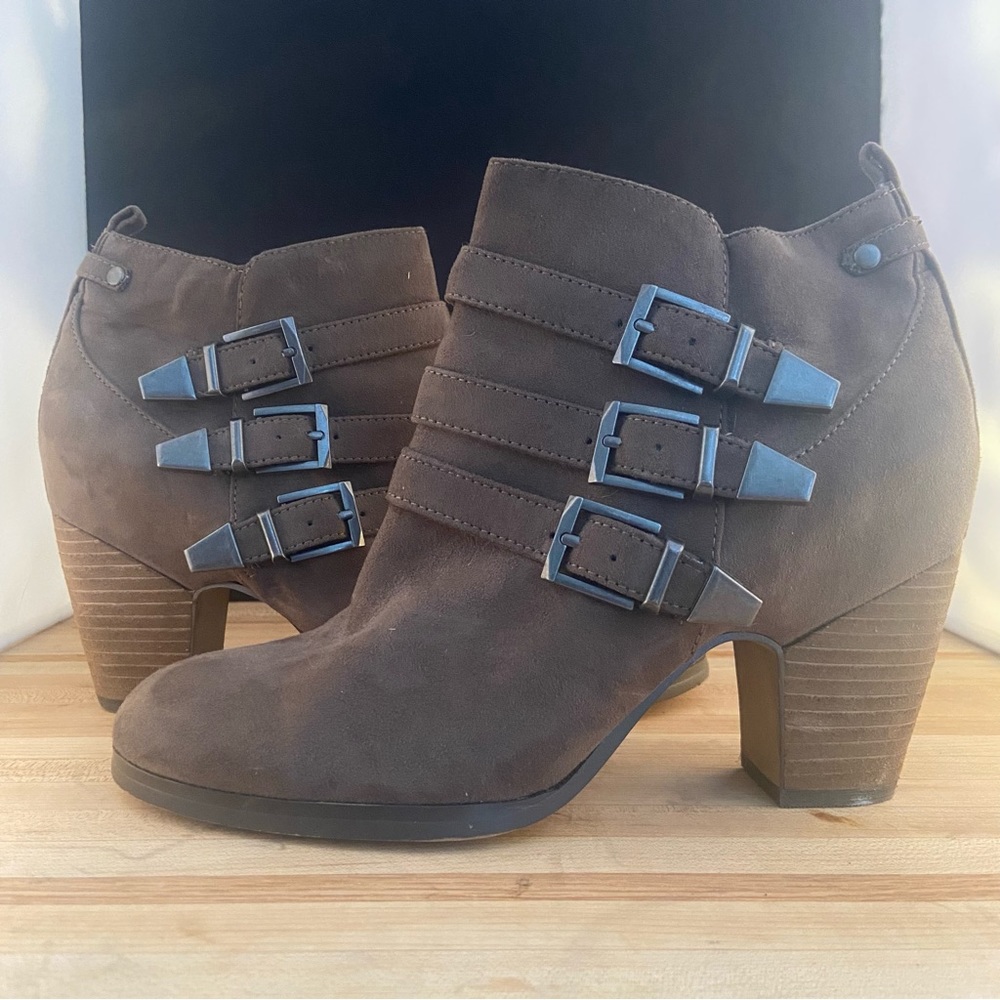 Crown Vintage Brown Buckle Boots